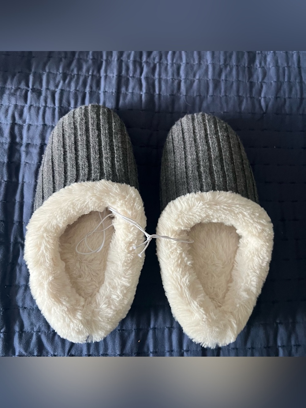Dearfoams gray with fleece lining slip on slippers size 9